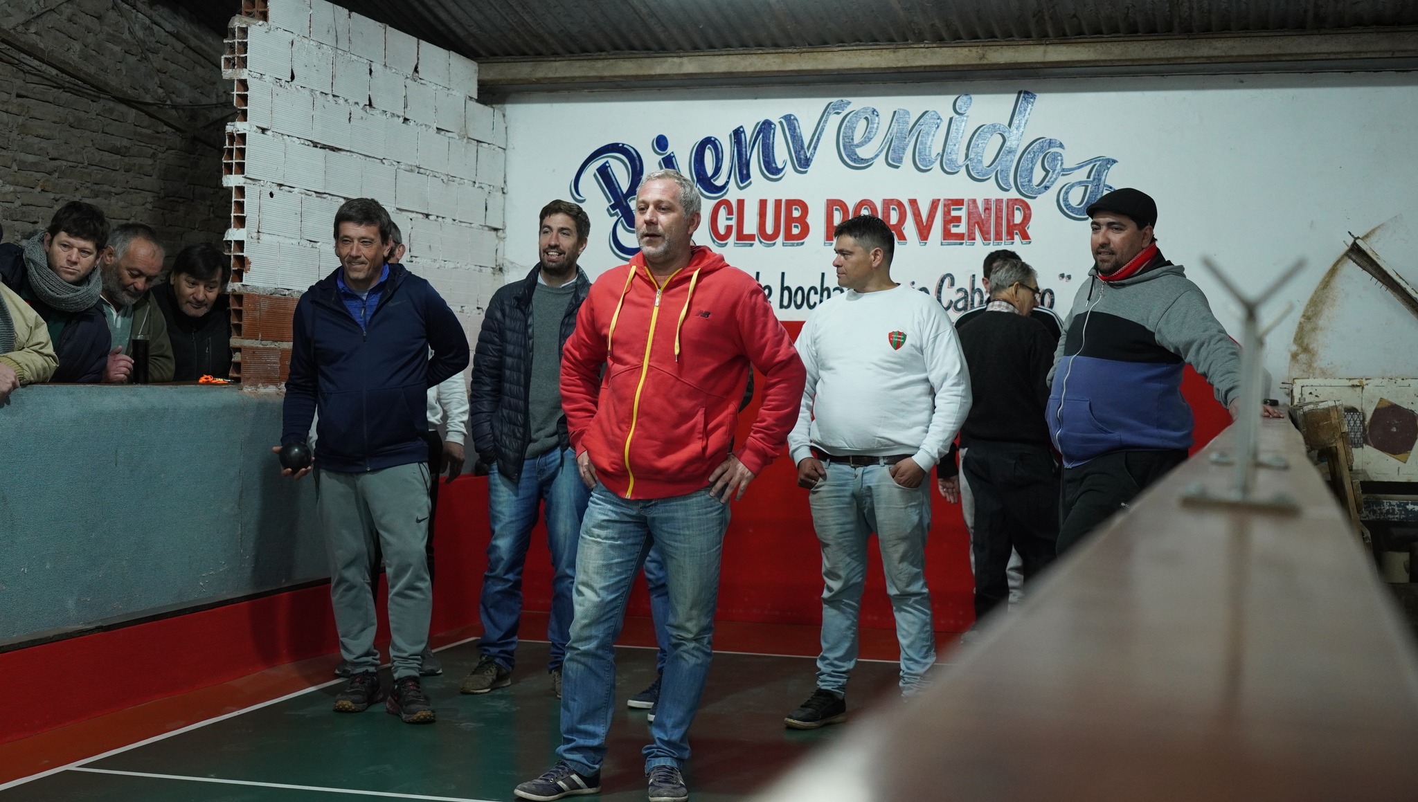 En El Porvenir ya juegan a las bochas en cancha sintética | Meridiano ...