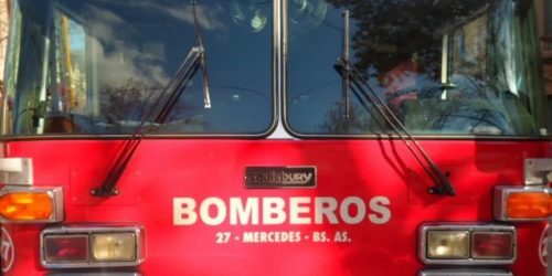 Minutos antes del partido se incendió un auto en la Ruta 5