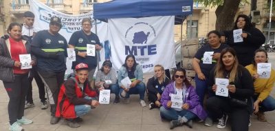 Protesta de vecinos por la baja del programa Volver al Trabajo