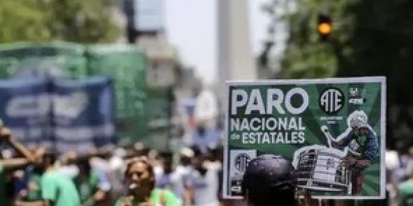 Los estatales se pliegan al reclamo de los docentes