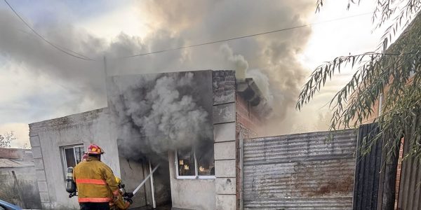 Incendio y pérdidas totales de una vivienda en 26 bis y 65