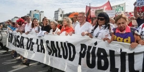 Marchan a Buenos Aires en defensa de la salud pública