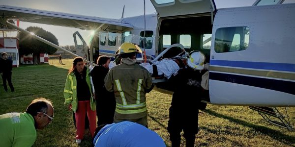 Traslado aéreo de un paciente a Mercedes para una neurocirugía en el Dubarry