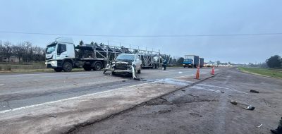 Un herido de consideración por el choque entre un auto y una camioneta