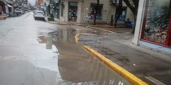 Un anegamiento de calzada que lleva mucho tiempo sin solucionarse