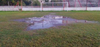 Polémica con la cancha de la Liga: “El problema fue la sal del agua”