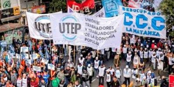 Peregrinan los movimientos sociales por ‘Tierra, techo y trabajo’