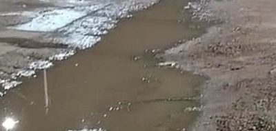 Repararon una perdida de agua en el barrio Trocha